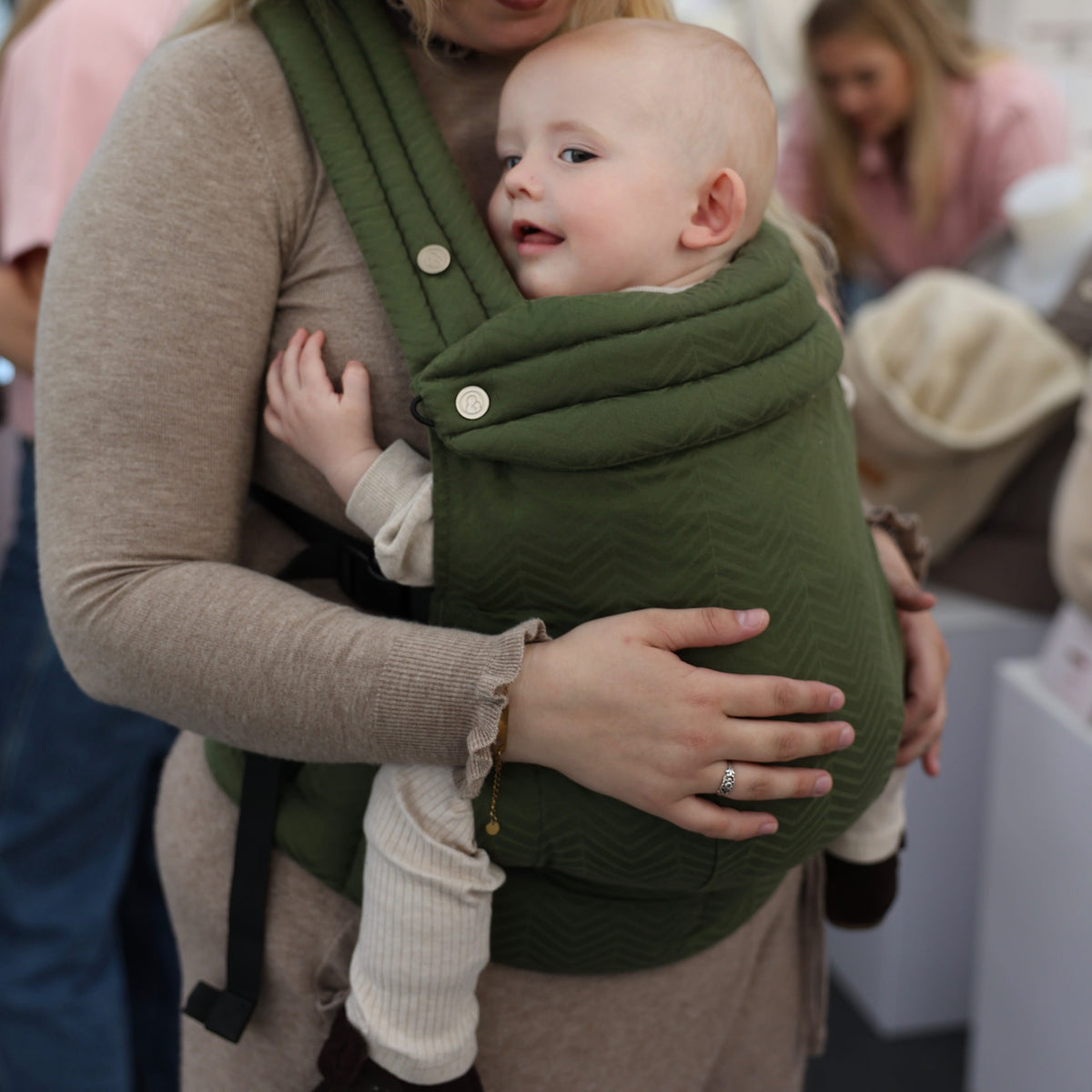  MOMCIE Cocoon Baby Carrier – Greige
